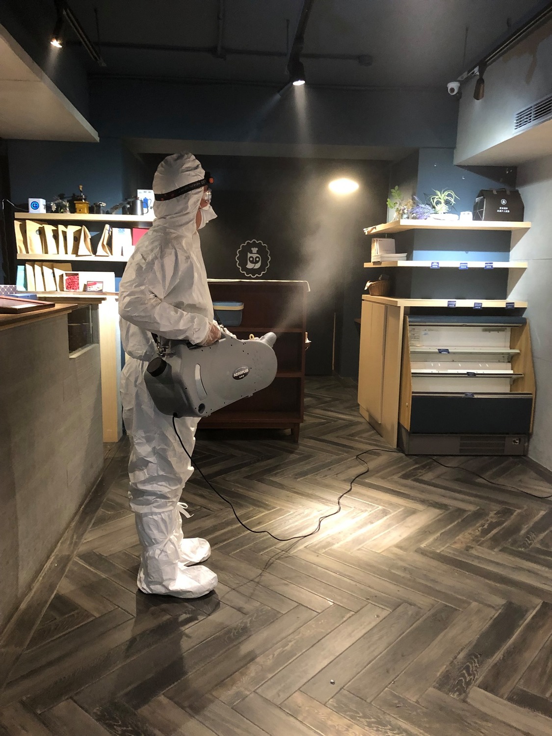 北市東區打卡夯店停業一天進行清消。 圖/「深夜裡的法國手工甜點」