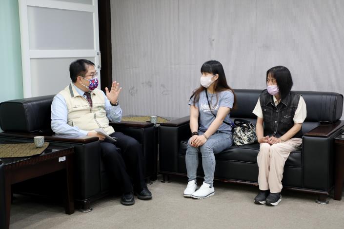 市長黃偉哲盼舉重強項能在台南傳承，並承諾退休會轉任教練。 圖: 台南市政府/提供