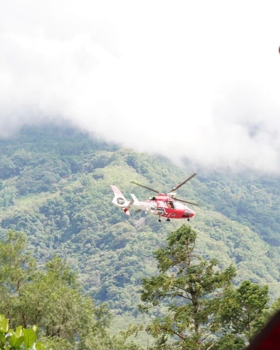 空勤總隊直升機運補物資。 圖：高雄市政府提供