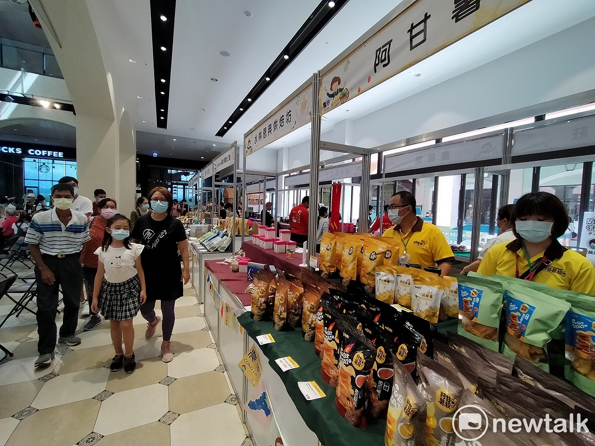 活動現場有農萊市集。 圖：唐復年/攝