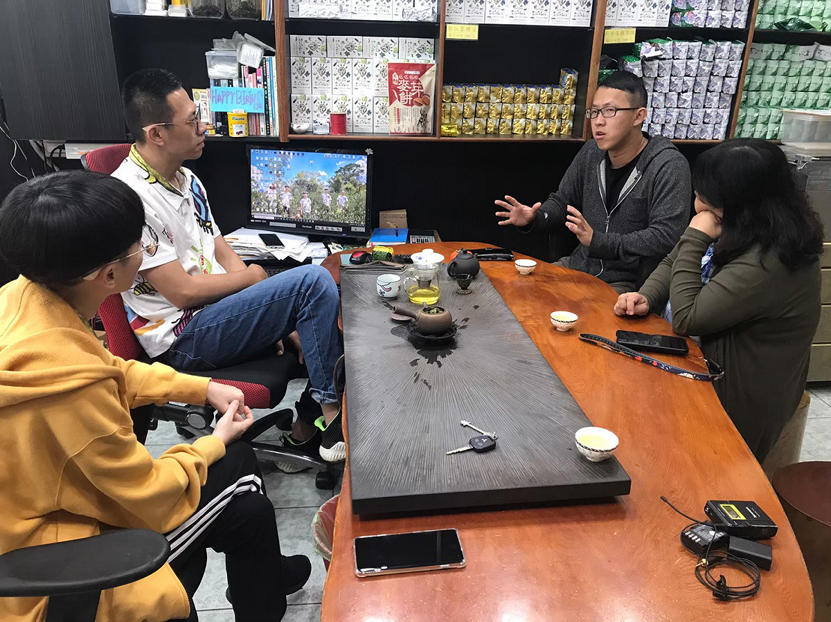 農友訪問（谷芳茶園）(照片為三級警戒前拍攝) 圖：新北市農業局提供