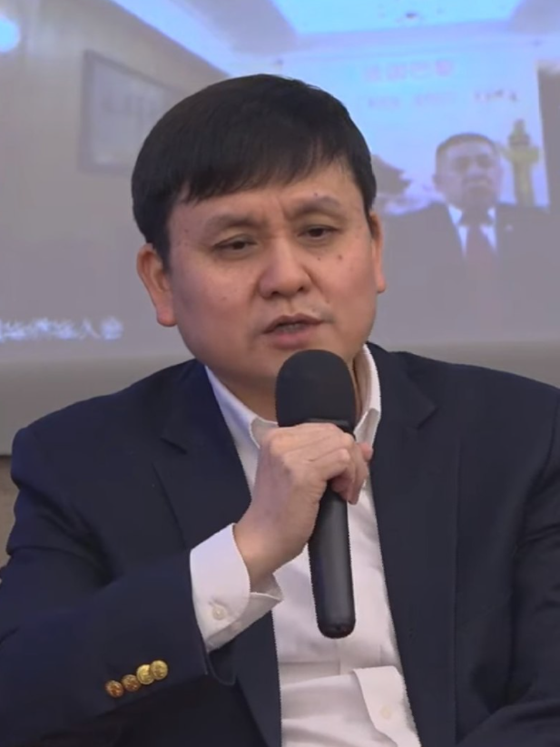 上海醫師張文宏在7月29日指出，南京疫情導致了中國新一波疫情，疫情不會在短期結束，可能長期也結束不了，他認為「中國應當學會與病毒共存」。 圖：翻攝自維基百科