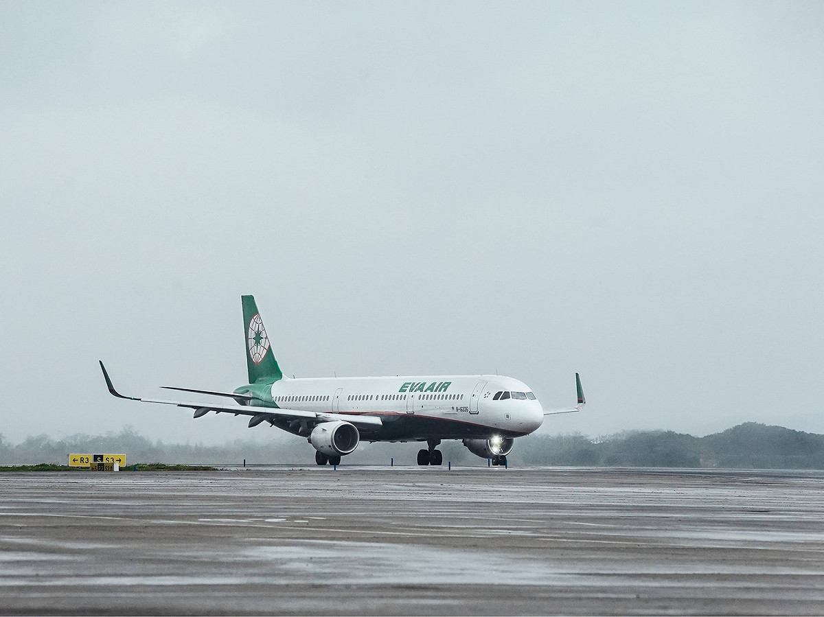 長榮航空出現機尾摩擦跑道的異常狀況。 圖：翻攝長榮航空臉書（資料照）