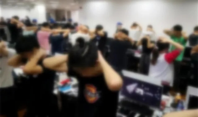 位於菲律賓奎松市中國詐騙集團被捕案的現場。 圖：翻攝自環球網