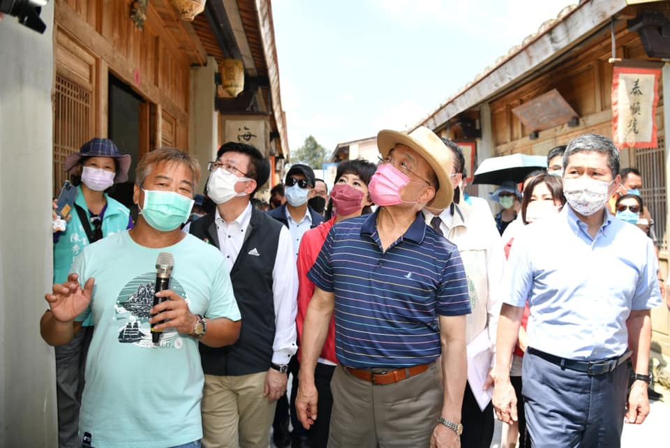 蘇貞昌前往《斯卡羅》府城拍攝地點岸內糖廠朝聖。 圖：翻攝蘇貞昌臉書