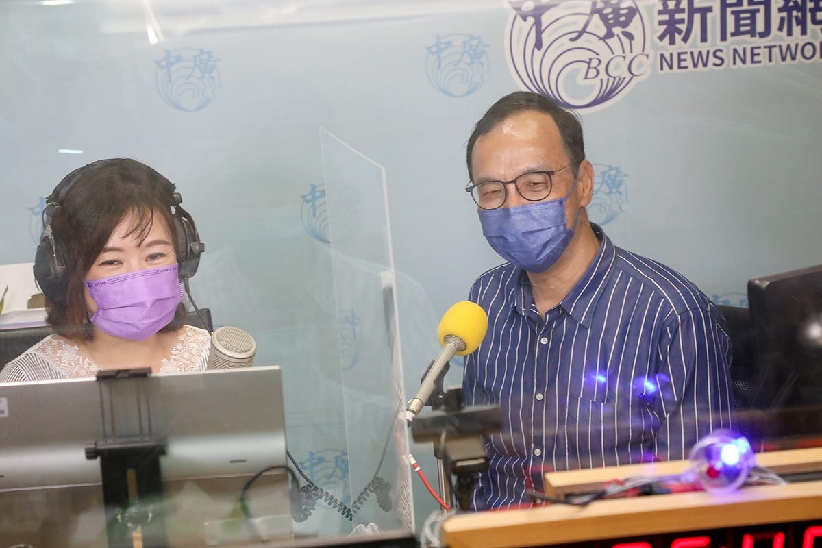 國民黨前主席朱立倫接受電台節目專訪。 圖：朱立倫辦公室/提供