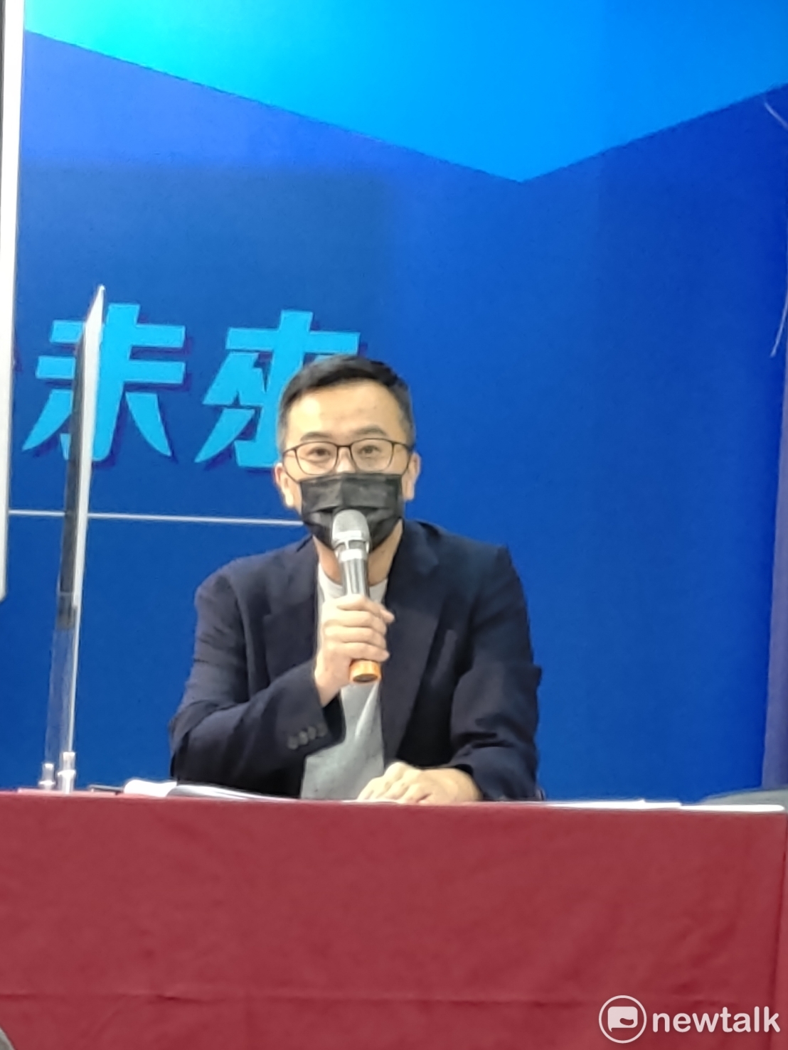國民黨文傳會副主委黃子哲，質疑ACIP委員擔任高端門神。 圖：黃建豪/攝