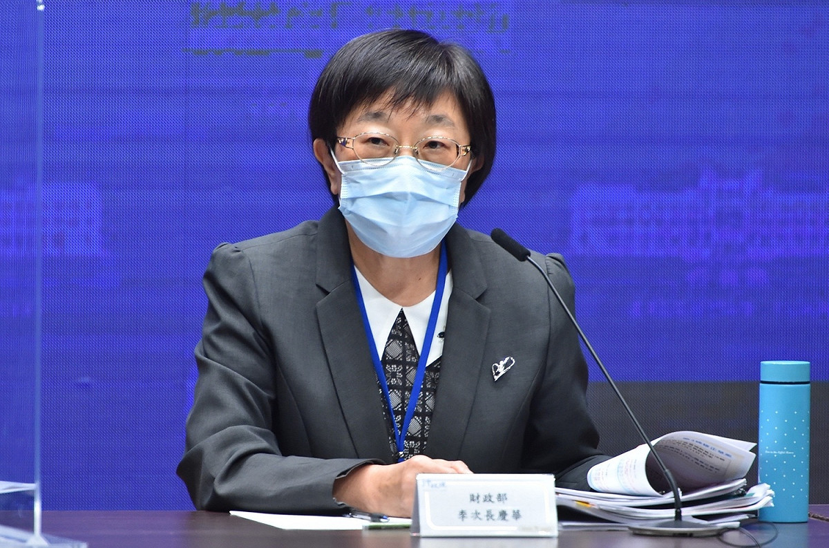 財政部次長李慶華說，為了讓股市交易活絡，「當沖交易勢必存在」，而且台股當沖占比40%，與國際股市相較仍在合理範圍內。  圖：行政院提供