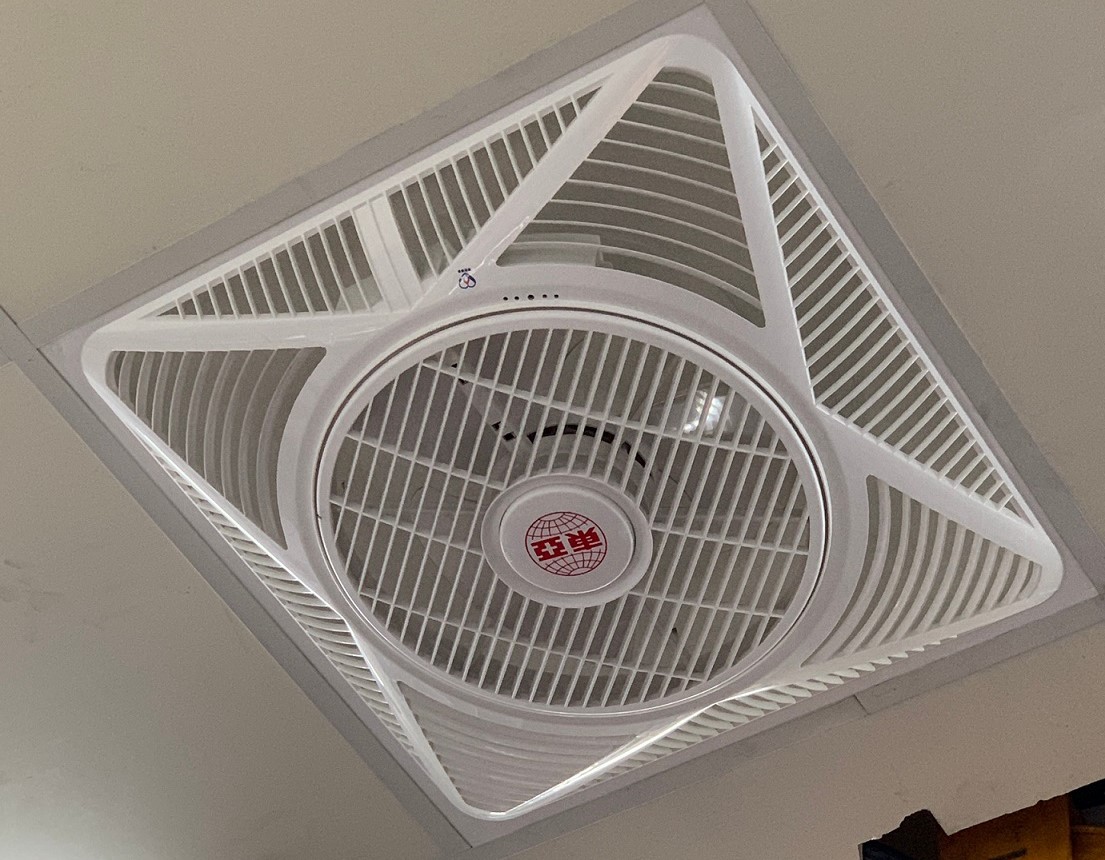 吸頂循環扇具有促進室內空氣對流與節能效果，整體預估年節電效益可達27萬度。 圖：新北市經發局提供