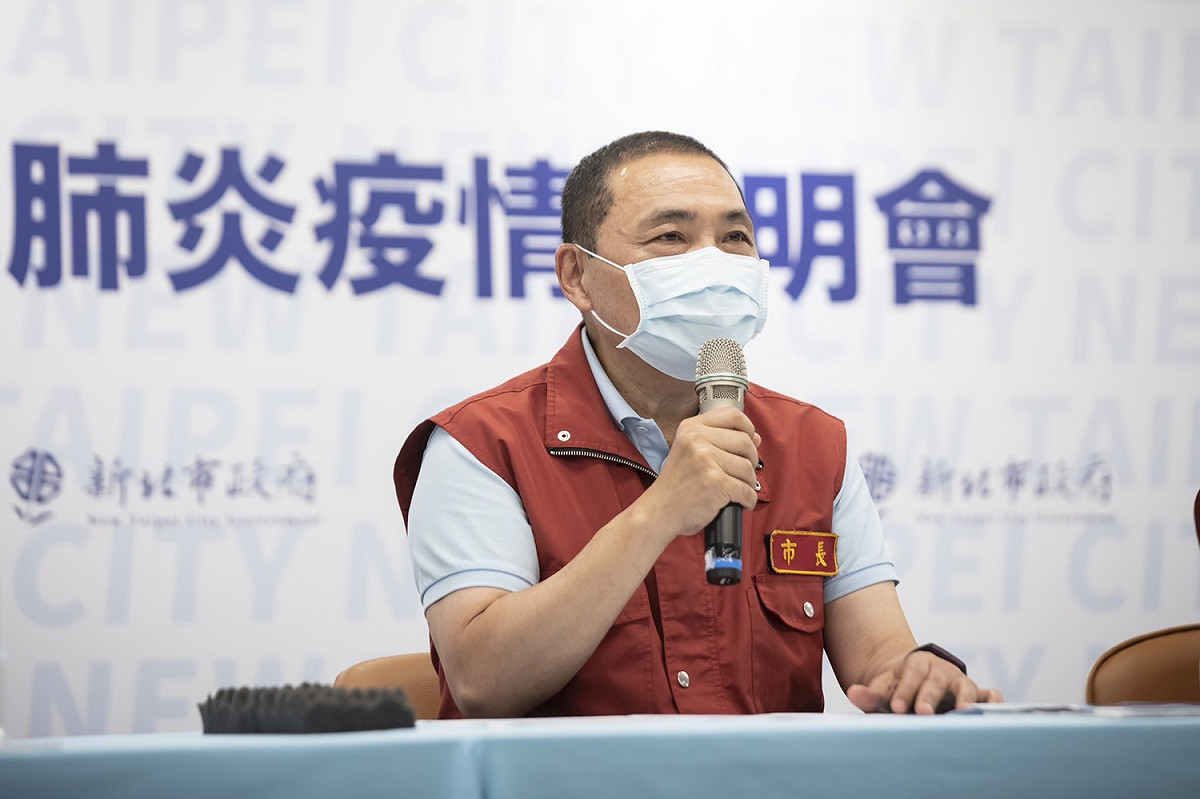 侯友宜呼籲中央應提供足夠且多種選擇的疫苗供年輕族群施打。 圖：新北市政府/提供