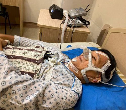 前總統陳水扁再度住院，感嘆自己變成了「電線象人」。 圖：翻攝自陳水扁臉書
