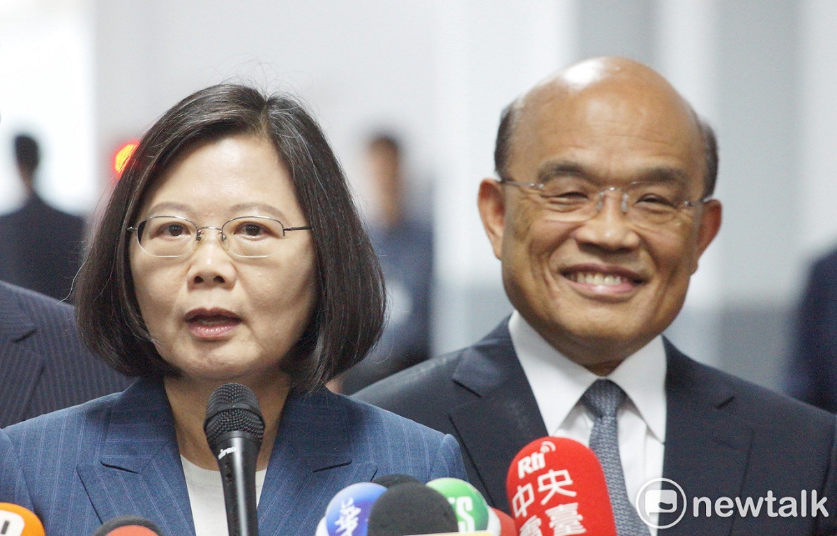 資深媒體人黃暐瀚指出，藉由振興券到底要不要付1千元一事，蔡總統讓蘇院長知道誰才是當家。 圖：張良一/攝 (資料照片)