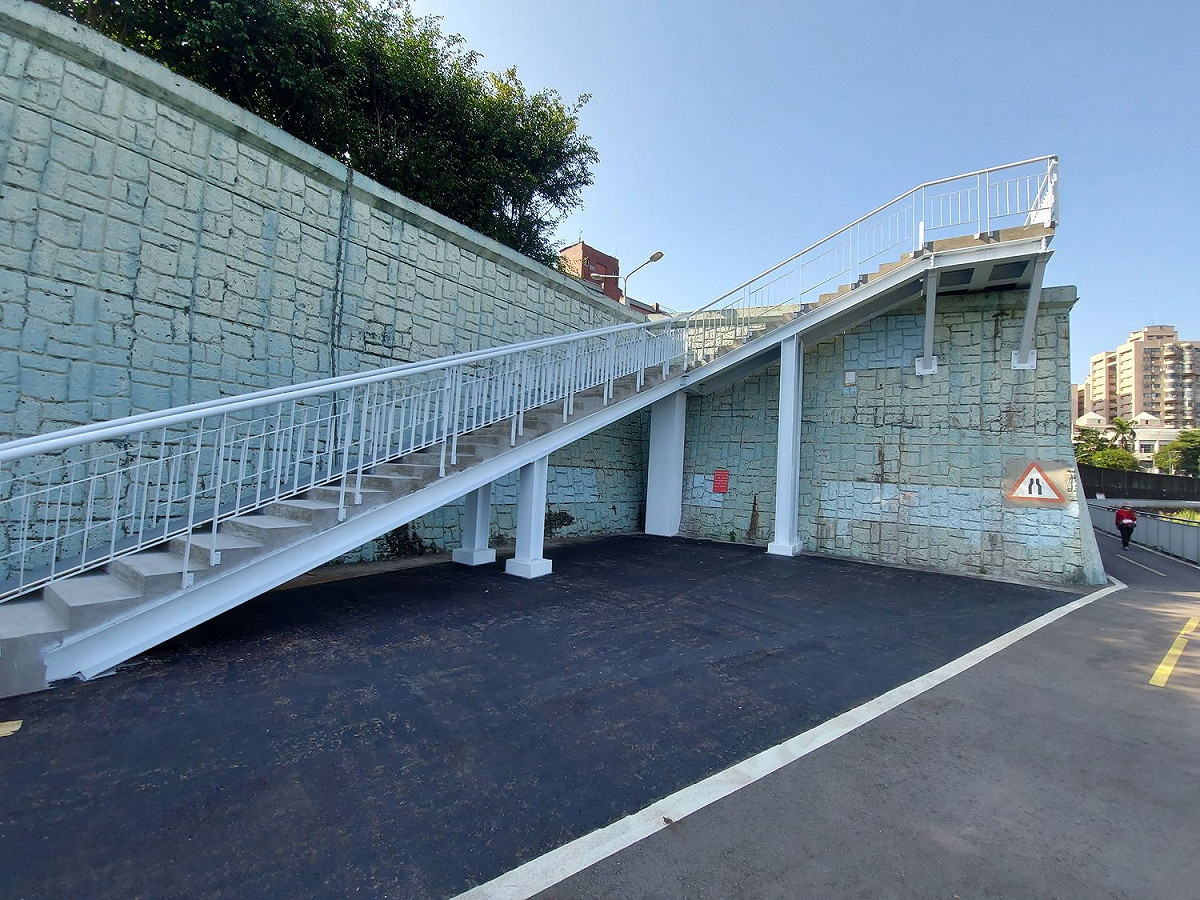 斥資200萬改建全新越堤樓梯。 圖：新北市水利局提供