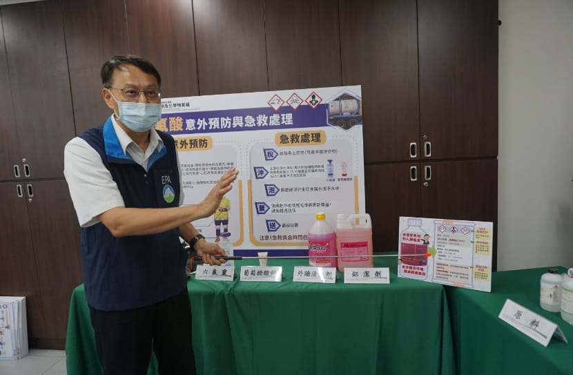 化學局局長謝燕儒說明氫氟酸重要性。 圖：環保署／提供