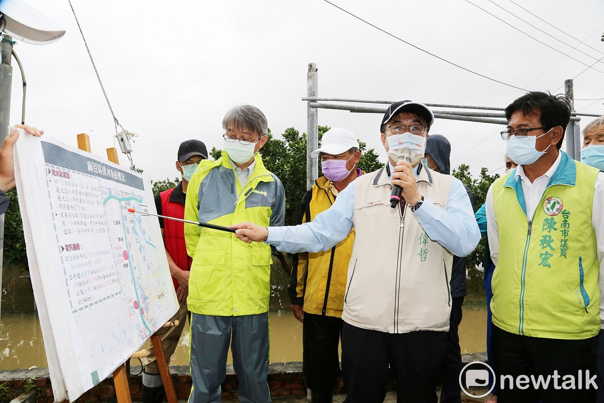 今年0605梅雨鋒面造成麻豆地區積淹水，台南市長黃偉哲立即責成水利局等相關單位，儘速檢討淹水原因並研擬改善方案，8月間西南氣流再度來襲時，立即看到治水成效。 圖：台南市政府提供