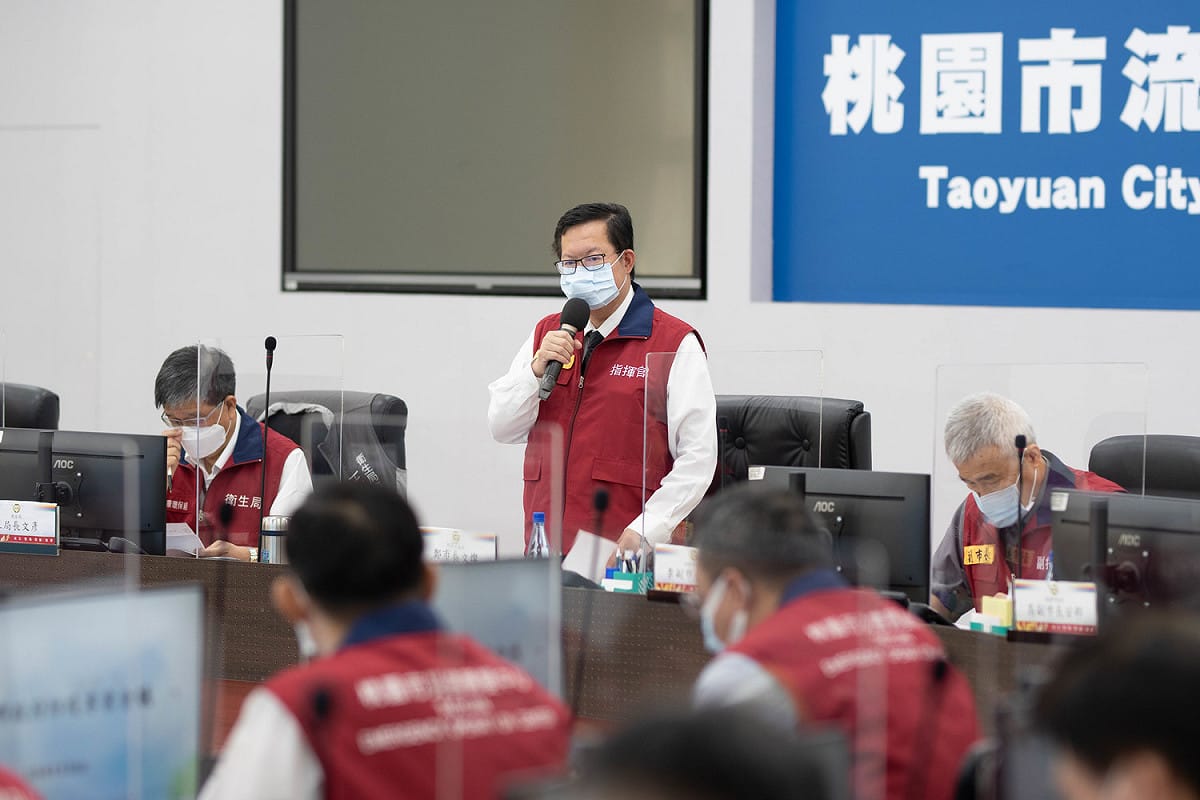 鄭文燦宣布，桃市現有的33處學校接種站將於開學後退場，改為55處活動中心接手設置接種站，繼續提供接種服務。 圖：桃園市政府/提供