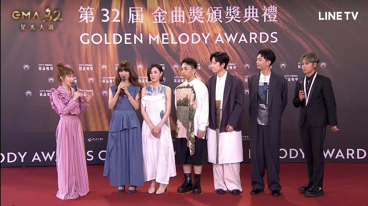 金曲獎的星光大道從下午5點開始，走紅毯的入圍者大部分沒有戴口罩，引發網友熱烈討論。 圖：翻攝自LINE TV