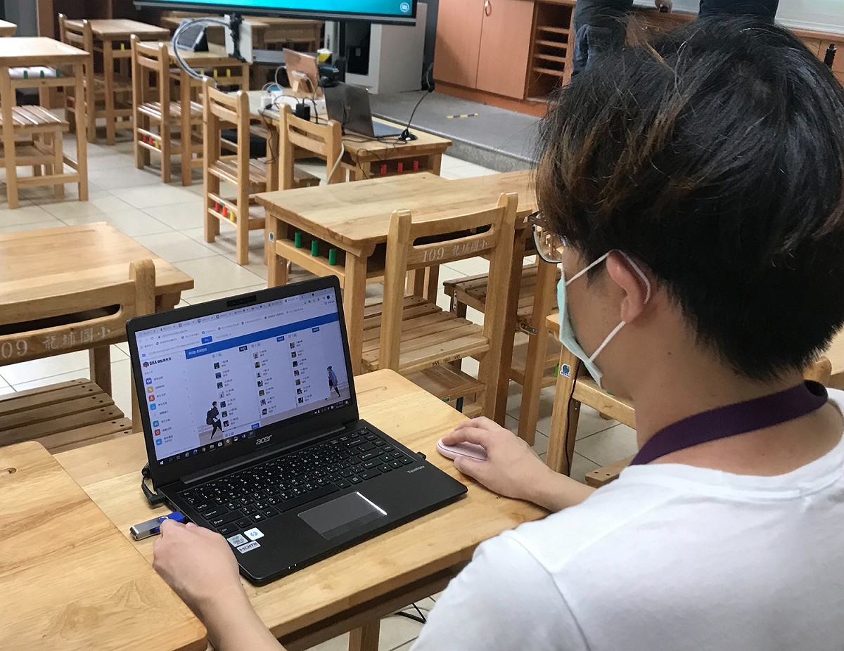 老師能運用積點趣教室設計教學活動，瞭解學生學習狀況來引導學生。 圖：新北市教育局提供