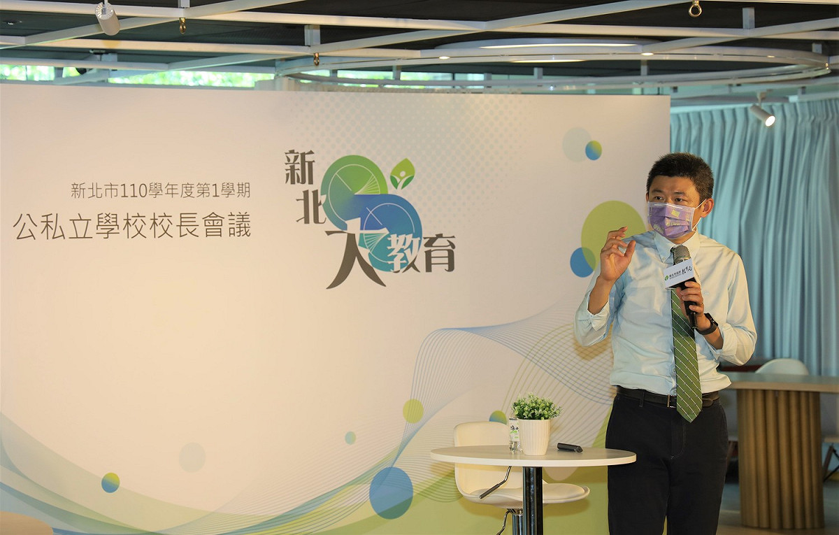 這次校長會議邀請台灣大學詹魁元副教務長分享​「教育我們的未來」。 圖：新北市教育局提供