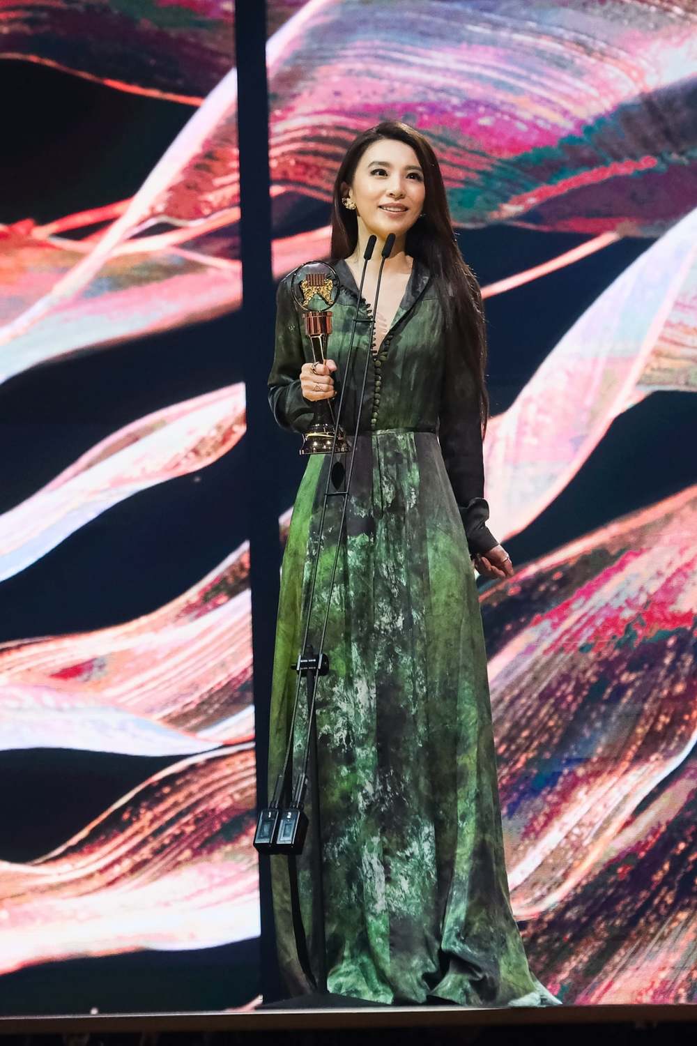 第32屆金曲獎最佳華語女歌手獎則由田馥甄拿下。 圖：取自金曲ＧＭＡ臉書