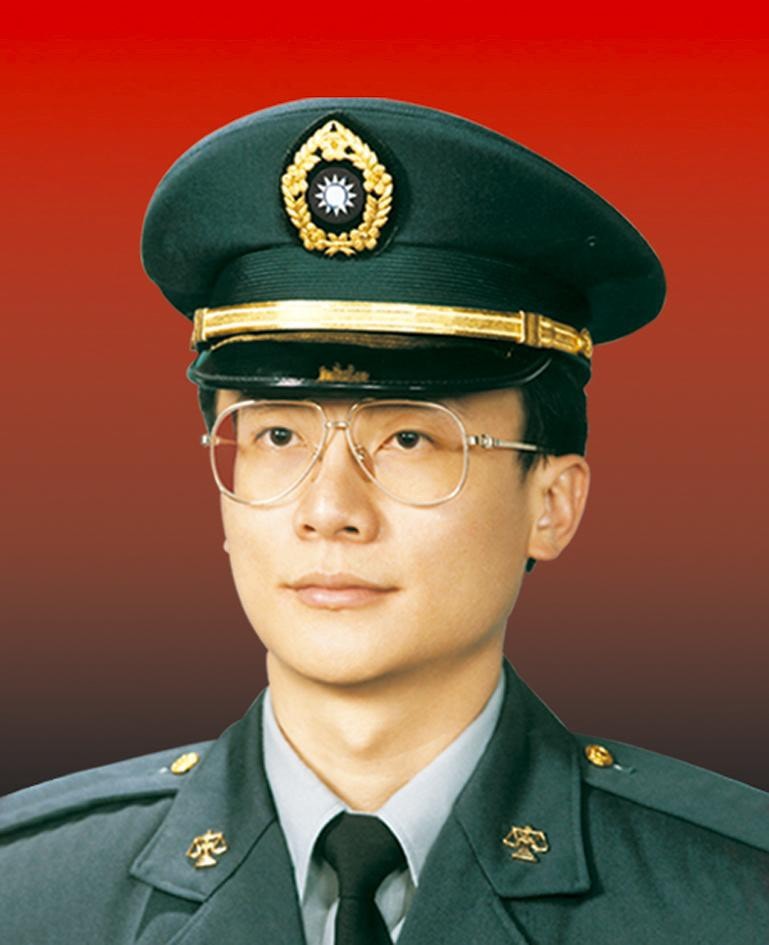 小編po出卓伯源服預官役的照片，還稱「完全不用修圖馬上發」。 圖：翻攝卓伯源臉書