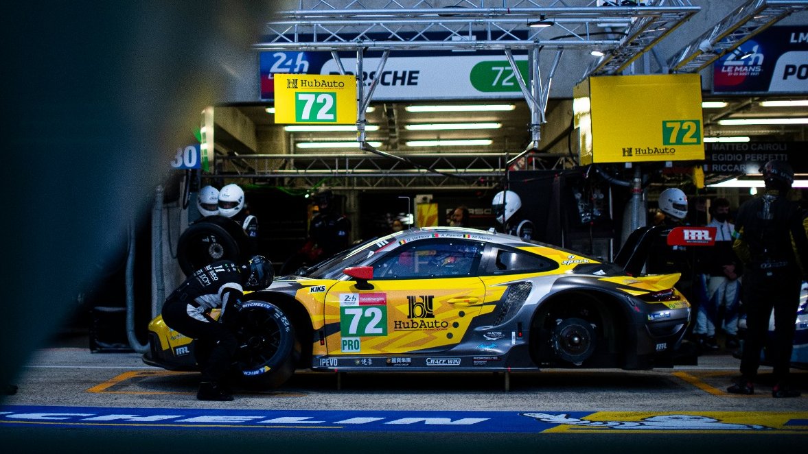 台灣HubAuto Racing車隊今年以首支職業組亞洲車隊之姿參加法國「利曼24小時耐力賽」。 圖：翻攝Porsche Motorsport推特
