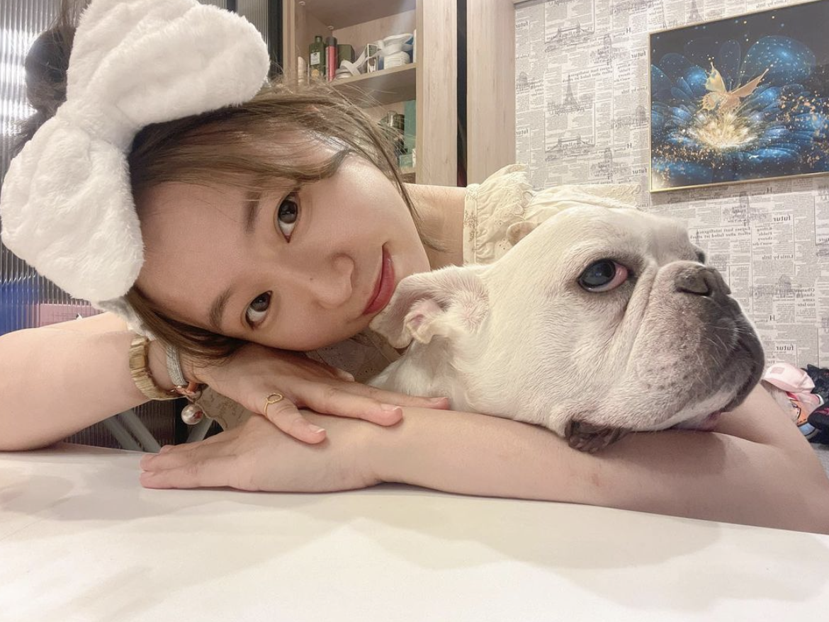 鄭茵聲愛犬「安餒歐」年歲漸長。 圖：翻攝IG／鄭茵聲