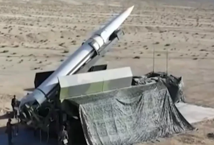 這兩枚新型導彈的彈頭很可能是電磁脈沖彈頭，這種新概念武器可以利用瞬間的高強電磁脈沖，讓對手的電子設備瞬間報廢。 圖：翻攝自騰訊網