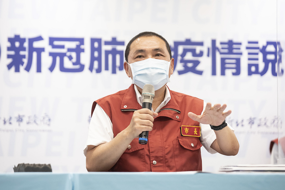 侯友宜認為政府除了要嚴格把關阻斷走私管道，更應該鼓勵民眾勇於檢舉走私行為。 圖：新北市政府/提供