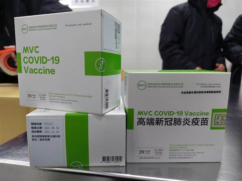 長庚兒童醫院院長，同為國產高端疫苗的二期臨床試驗總主持人林奏延表示，從高端疫苗裡看出對台灣有助益的另一件事，是政府改變了態度，願意和廠商成為夥伴關係。 圖：食藥署/提供