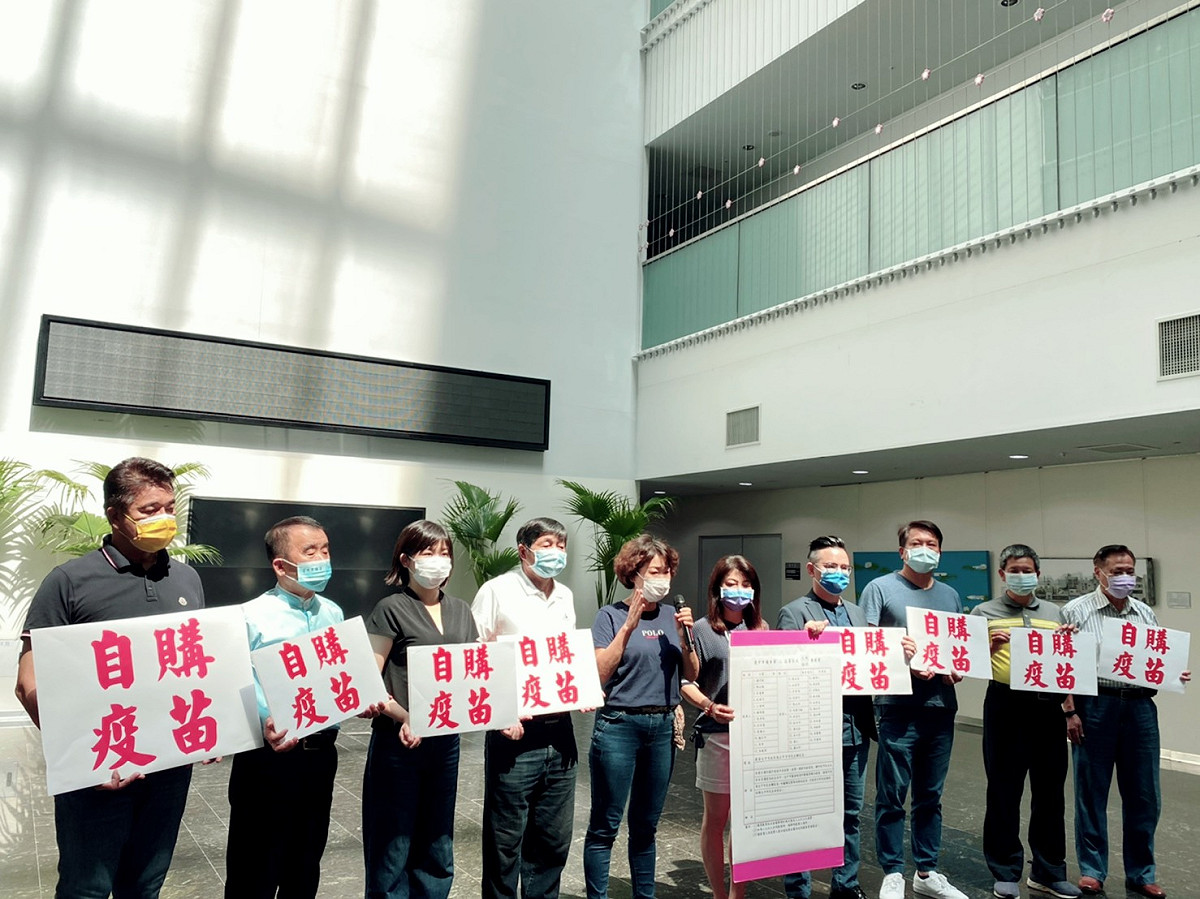 國民黨台中市議員李麗華發起不分黨派議員連署要求中市府編預算自購疫苗。 市議員李麗華/提供