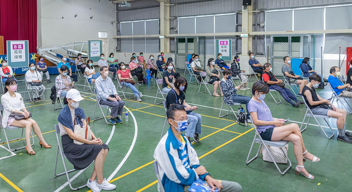 桃園市第一波造冊未施打教職員工1260名今完成疫苗接種。 圖：桃園市政府／提供