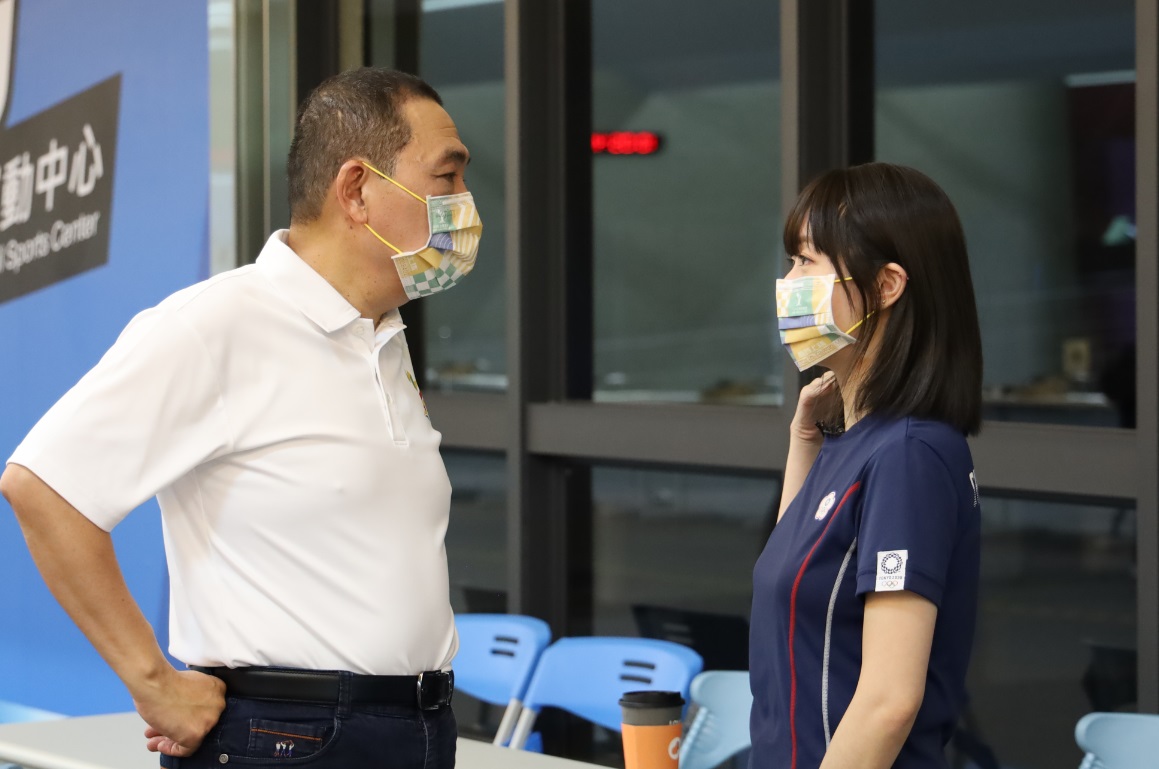 吳佳穎來到林口運跟侯友宜分享奧運經驗。 圖：新北市體育處提供