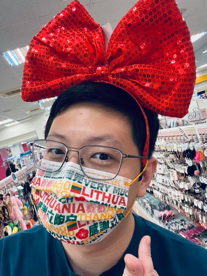王浩宇被朱辦指控自導自演用越南帳號幫朱立倫臉書衝人氣，王浩宇反譏：「好啦！我幫你加油」 圖：翻攝王浩宇臉書