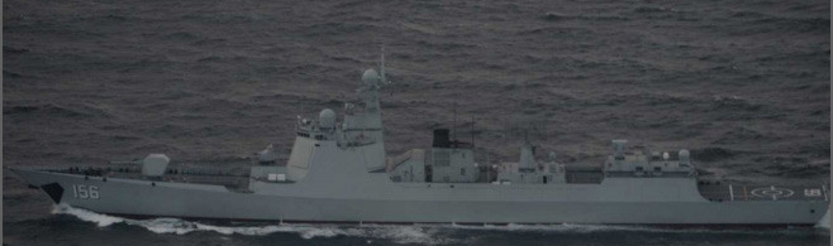 日本海上自衛隊在24日凌晨1時於沖繩縣久米島西北約240公里的海域，發現解放軍軍艦052D型驅逐艦淄博艦 (156)。 圖：翻攝自環球網