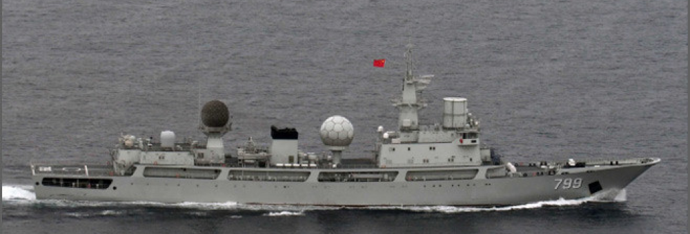 日本海上自衛隊在24日上午9時於日本奧尻島西南約200公里海域，發現一艘電子偵察船 (799)。 圖：翻攝自環球網
