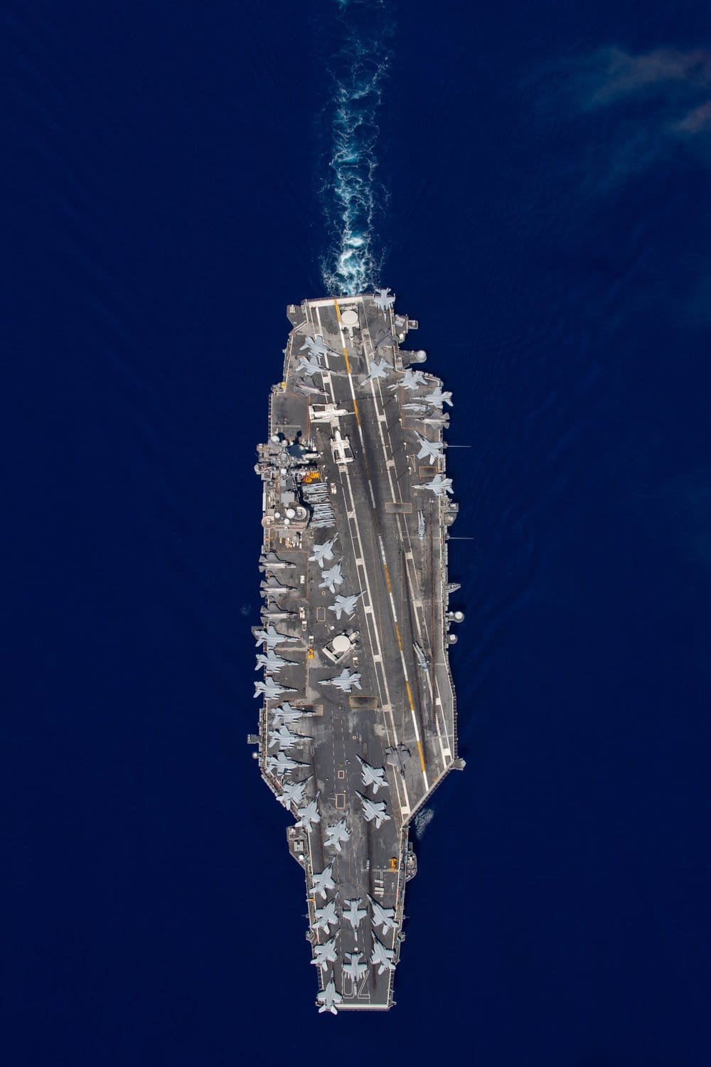 駐日美國海軍司令部26日指航空母艦「卡爾文森號(CVN-70)」即將抵達日本橫須賀港。 圖：翻攝在日米海軍司令部推特