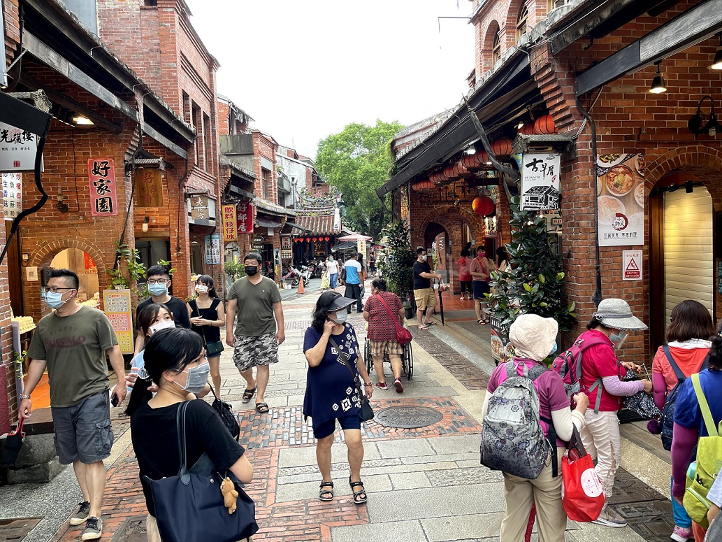 今年更擴大使用範圍，以庶民經濟為主，包括市場、夜市、商圈、觀光工廠、旅館、一般小型商業……等，皆納入新北加倍券使用範圍。 圖：新北市經發局提供