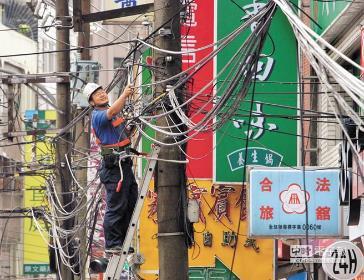 城市街道市容管理及改善─天空纜線整理。 圖：內政部提供