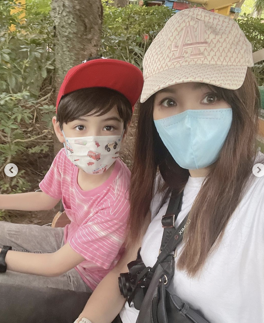 伊萊媽趁孩子開學前帶孩子出們遊玩。 圖：翻攝IG/伊萊