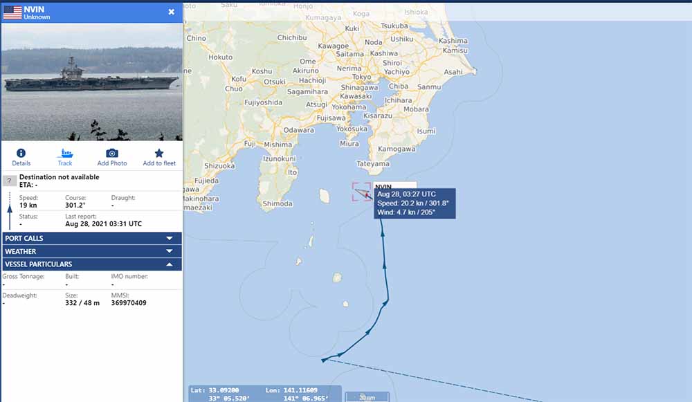 美軍航空母艦卡爾文森號(CVN-70)28日抵達日本橫須賀港。 圖：翻攝Duan Dang推特