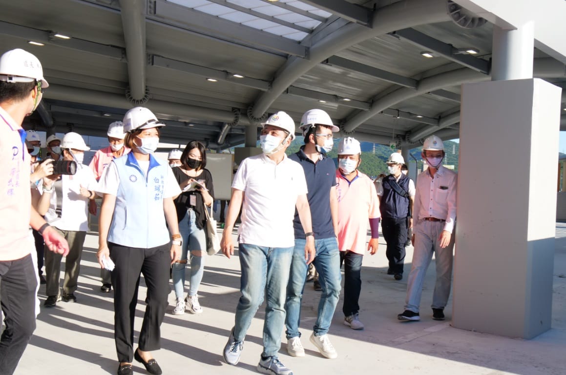 侯友宜今天視察金山立體停車場工程。 圖：新北市交通局提供