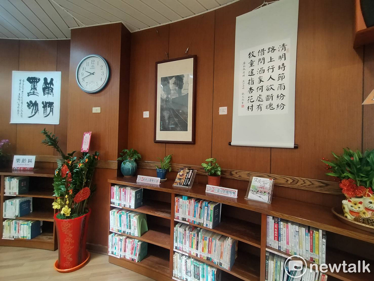 「落墨吹香色遣翠 古金益、歐文恭書畫聯展」在台中市立圖書館石岡分館展出到10月30日。 唐復年/攝