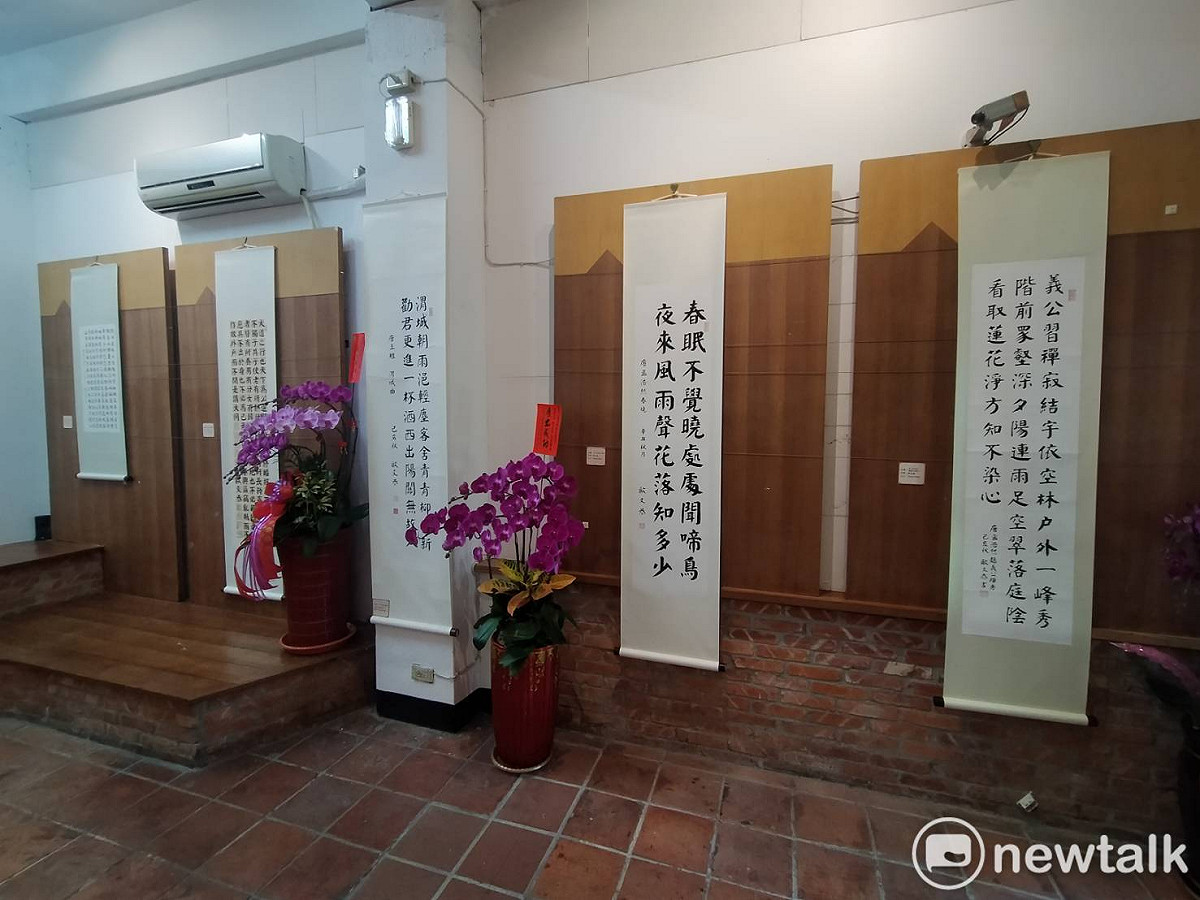 「落墨吹香色遣翠 古金益、歐文恭書畫聯展」在台中市立圖書館石岡分館展出到10月30日。 唐復年/攝