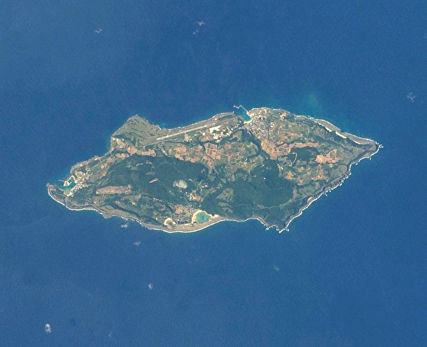日本的與那國島與台灣十分接近。 圖 : 翻攝自NASA Johnson Space Center
