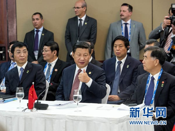 中共當局近期大力整肅娛樂圈，圖為中共總書記習近平（圖中），全國政協主席汪洋（圖右）。 圖：翻攝新華網