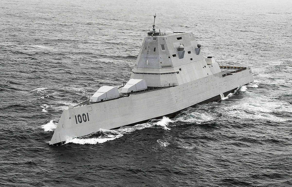 「朱瓦特級」驅逐艦同型艦「孟蘇爾號(DDG-1001)」。 圖：翻攝維基百科