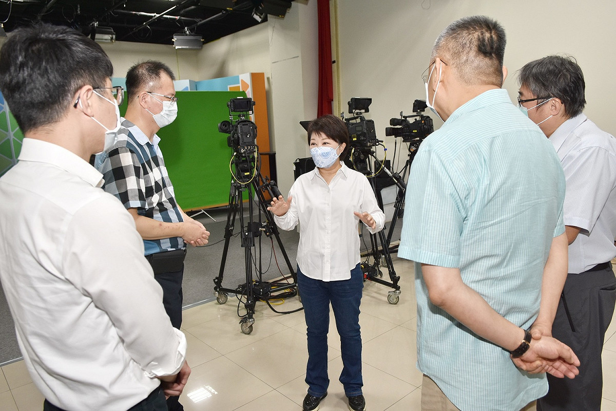 金視奬得獎團隊合製T-NEWS聯播網，盧秀燕肯定業者努力。 台中市政府/提供