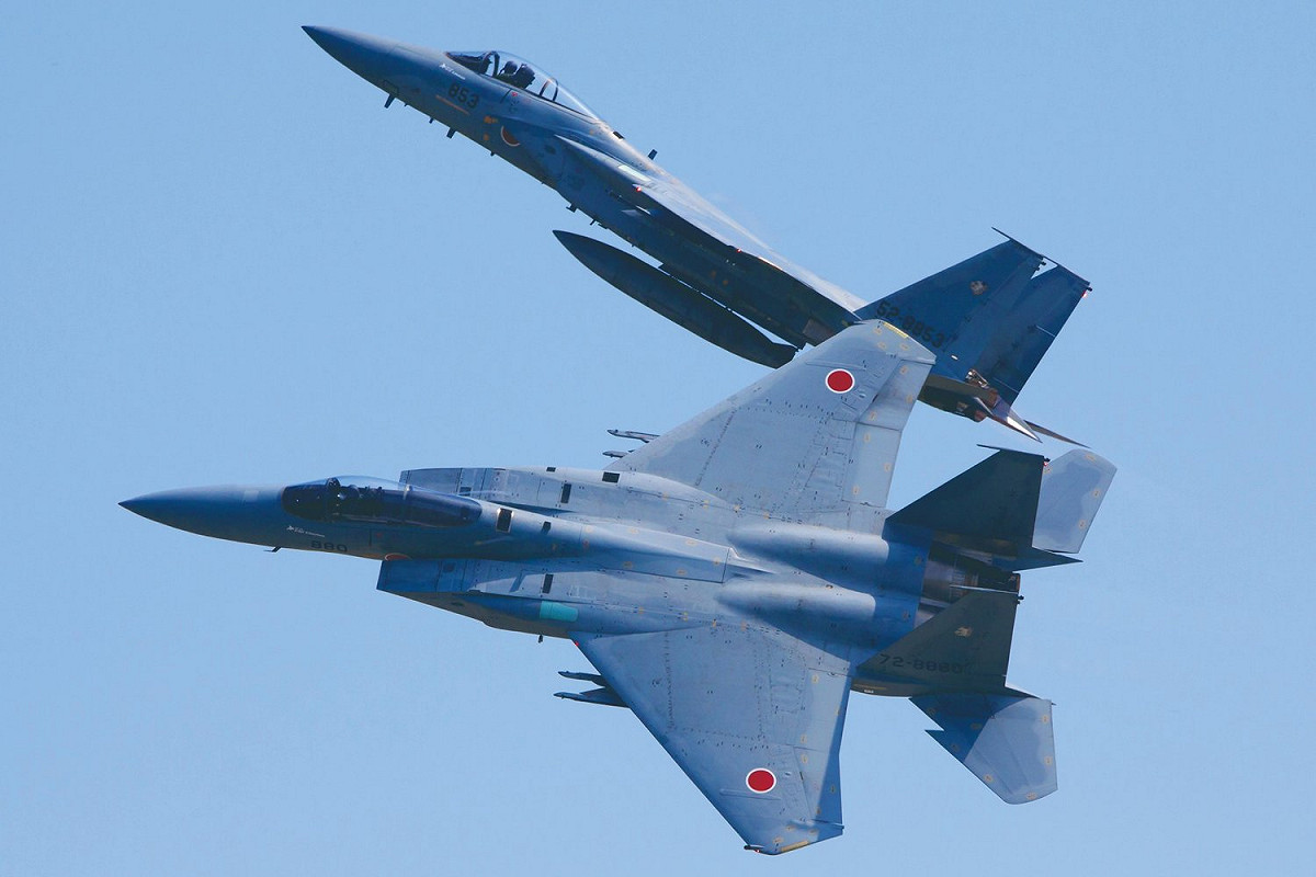日本防衛省31日公布2022年度國防預算達5.48兆日元(約新台幣1.38兆元)，比2021年度增加2.6%，規模再創歷史新高。圖為日本航空自衛隊戰機。 圖：翻攝防衛省統合幕僚監部推特