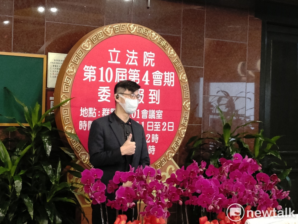 鍾佳濱、葉毓蘭、吳秉叡等立委也隨後到現場報告。 圖：黃建豪/攝